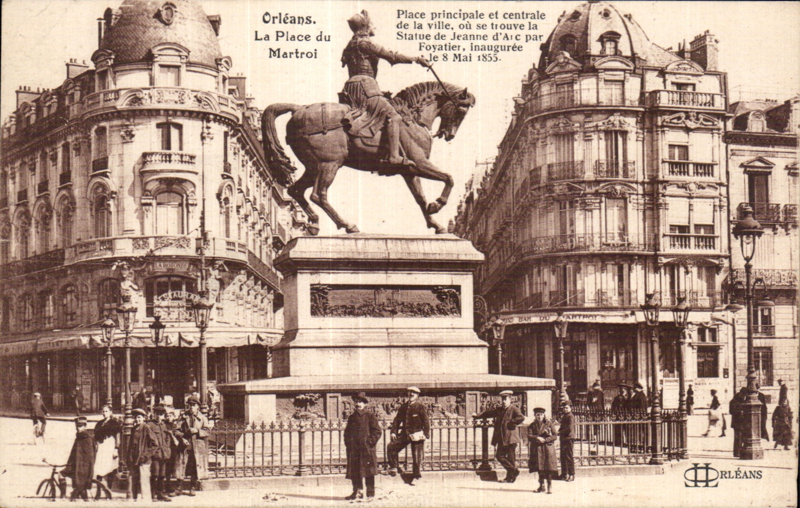 CPA Orleans La Place du Martroi place principale et centrale de la ville