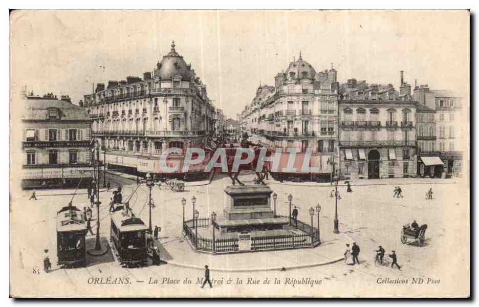 Orléans — La Place du Martroi & la Rue de la République — Collections ND Phot