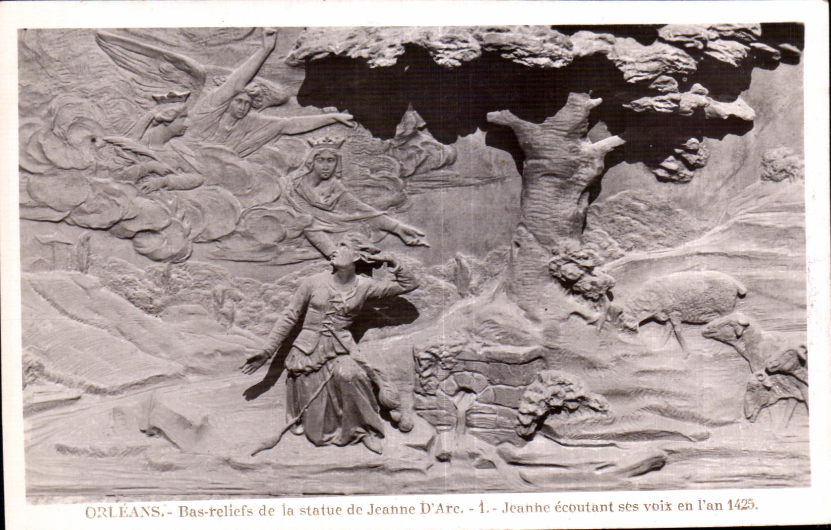 CPA Orleans Bas reliefs de In statue de jeanne D Arc Jeanne ecoutant ses voix en l an