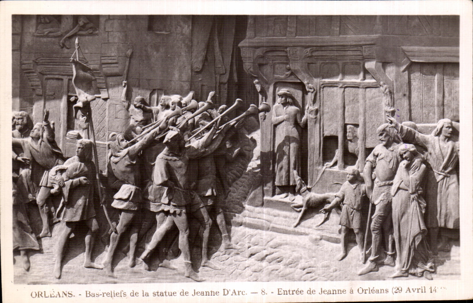 CPA Orleans Bas reliefs de Ia statue de jeanne D Arc Entree de Jeanne a Orleans