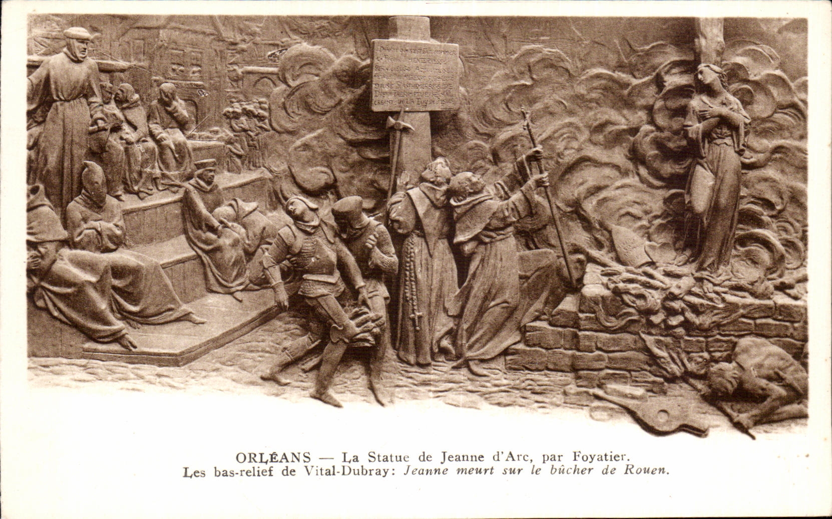 CPA Orleans La Status de Jeanne d Arc par Foyatier Les bas relief de Vital Dubray Jeanne Meurt sur le bucher de Rouen