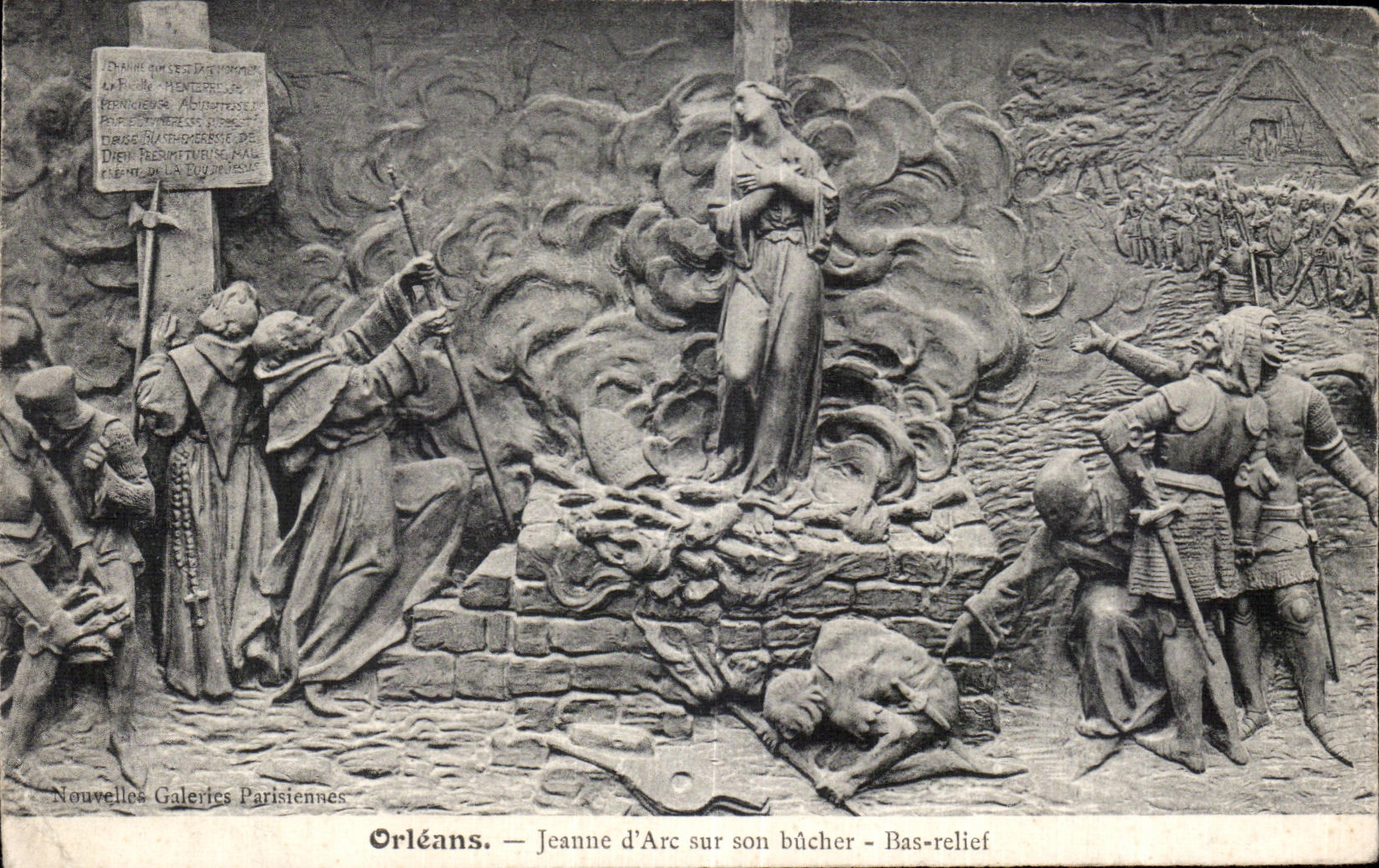 CPA Orleans Jeanne d Arc sur son bucher Bas relief