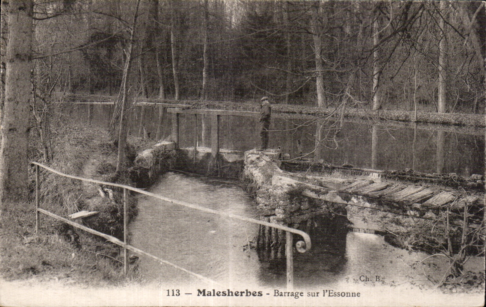 CPA Malesherbes Barrage sur I Essonne