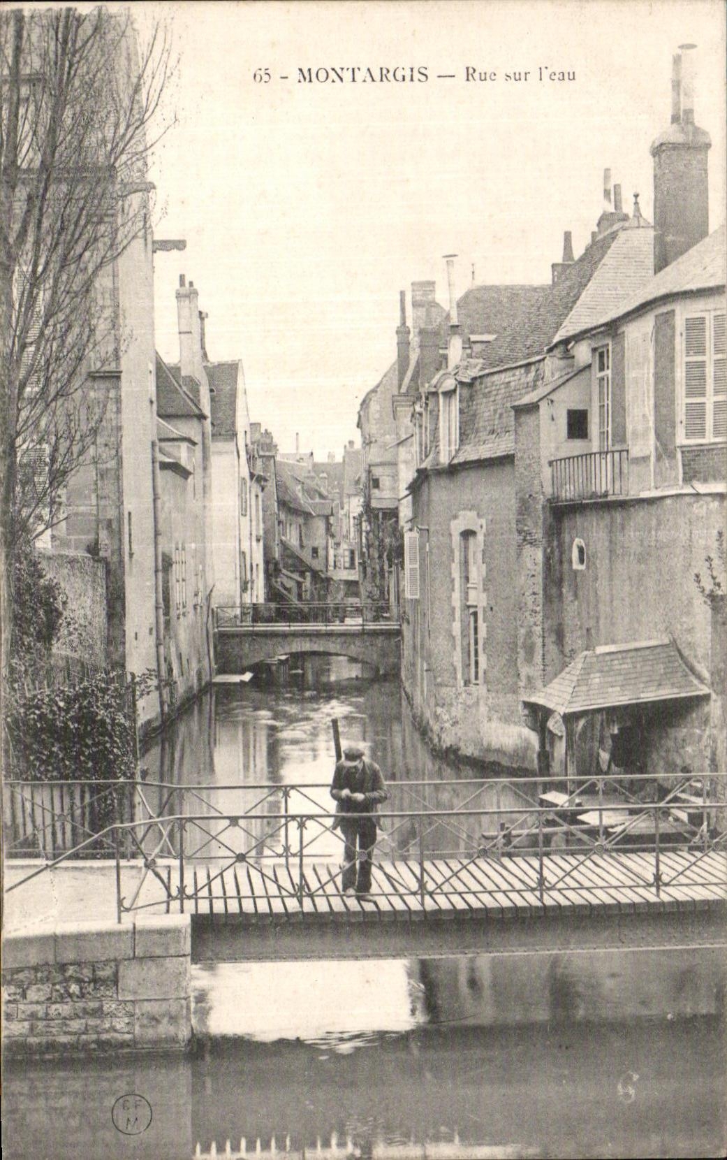 CPA Montargis Rue sur l eau