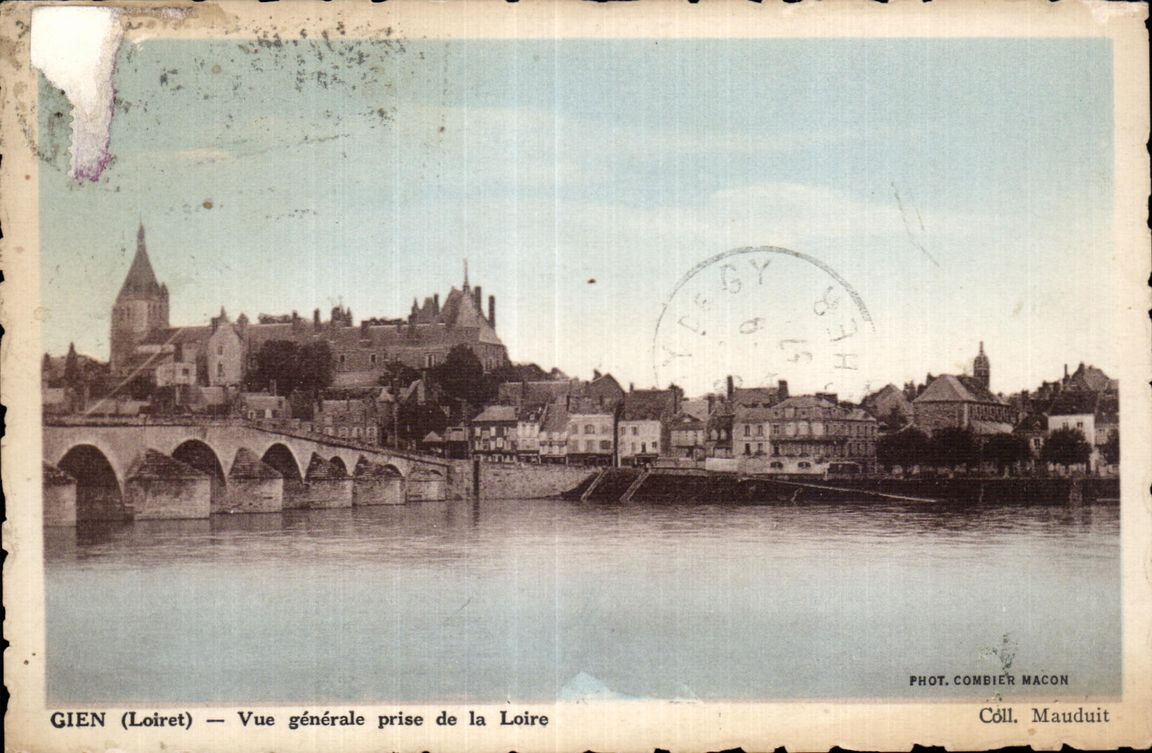 CPA Gien (Loiret) Vue generale prise de la Loire