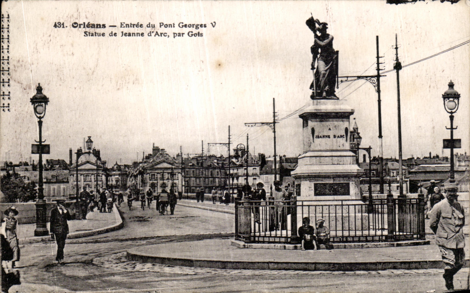 Orléans — Entrée du Pont Georges V — Statue de Jeanne d'Arc, par Gols