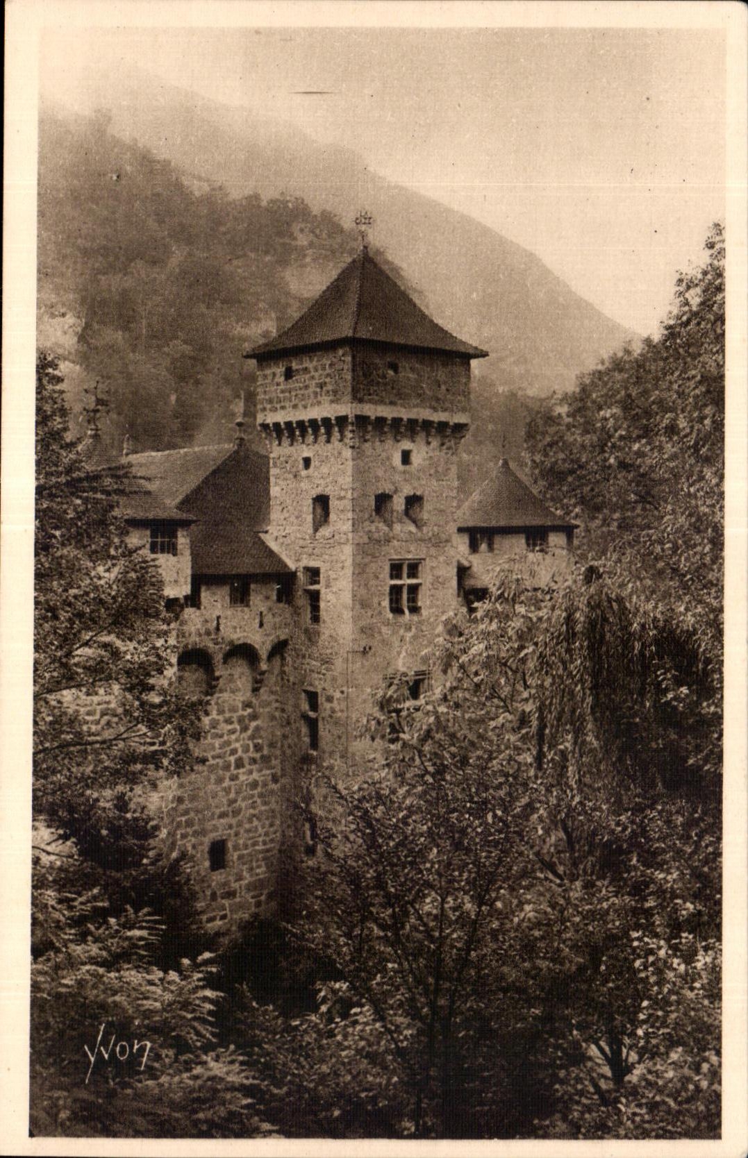 Château de LA CAZE — XVᵉ siècle (Lozère) — Les Éditions d'Art YVON, Paris