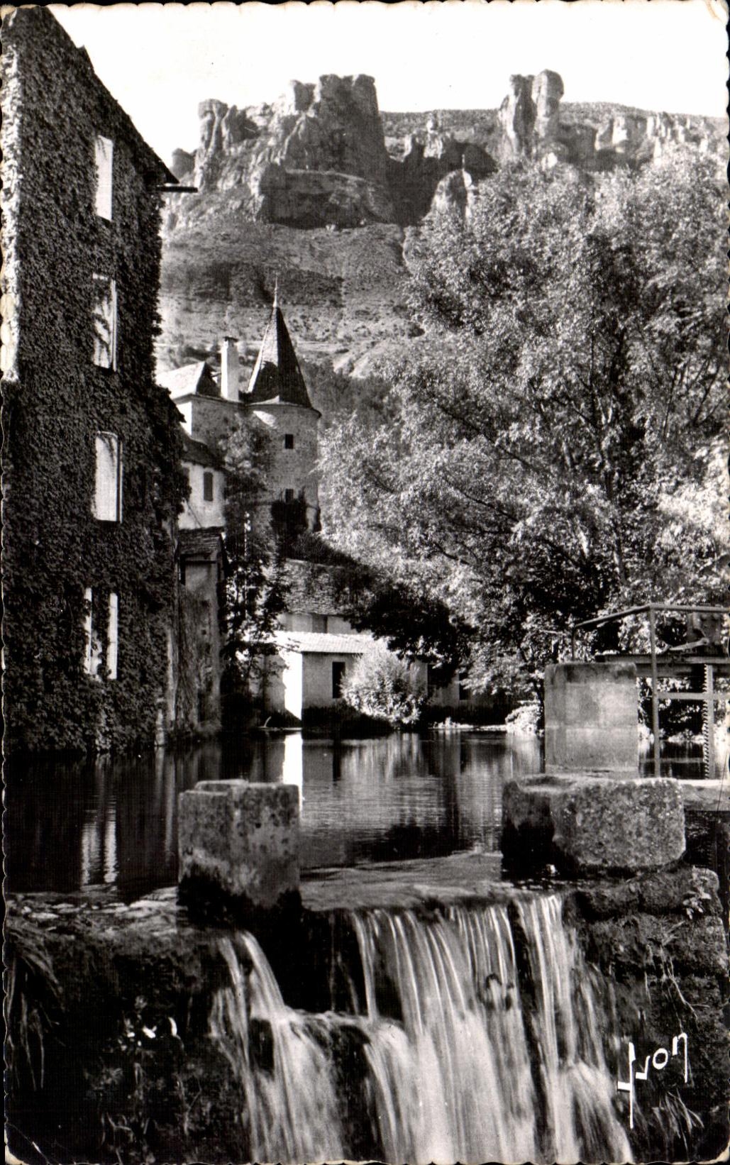 CPA Florac (Lozere) Le rocher de Rachefort et la chute du Pecher