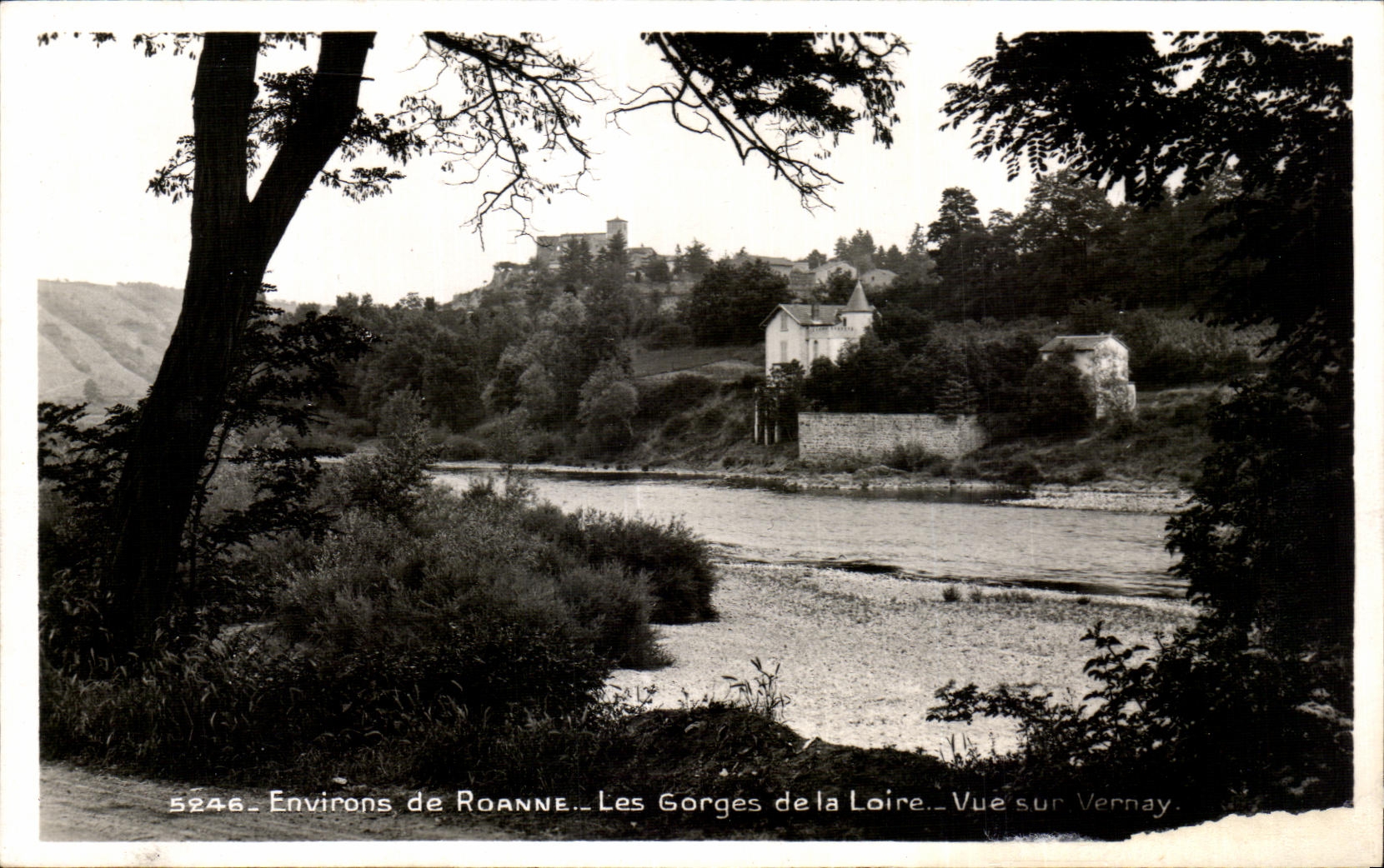 Umgebung von Roanne — Die Schluchten der Loire — Blick auf Vernay — Edition La Cigogne, Rathaus, Vichy