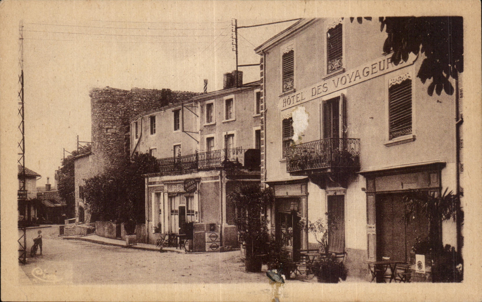 CPA St Haon le Chatel (Loire) Rue principale Hotel des voyageurs