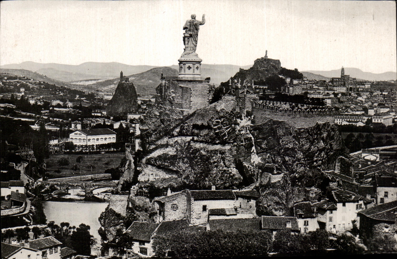 Le Puy (Haute-Loire) — Vue générale — éditeur inconnu, n° de série non visible