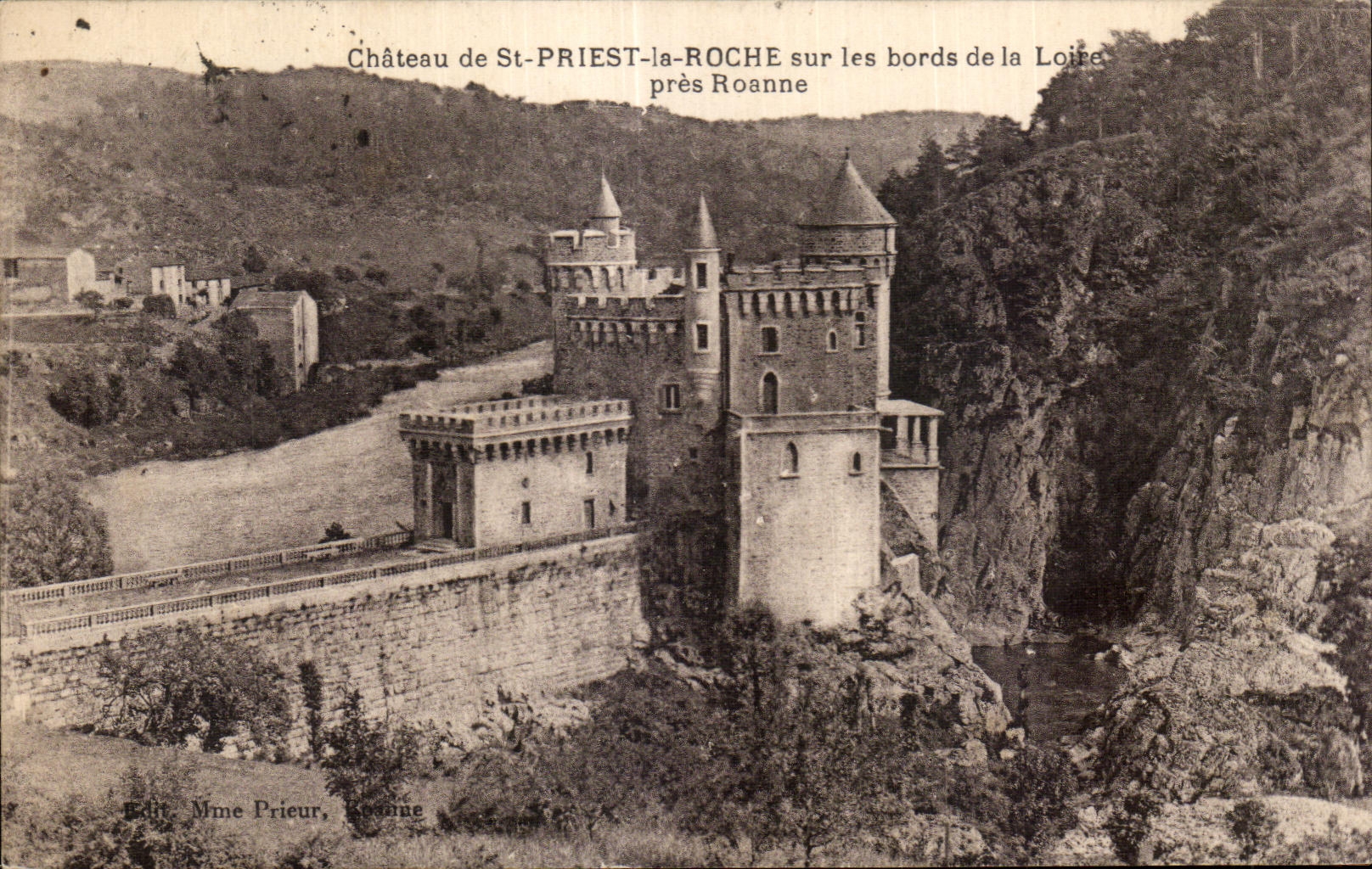CPA Chateau de Saint Priest La Roche sur la Loire pres Roanne