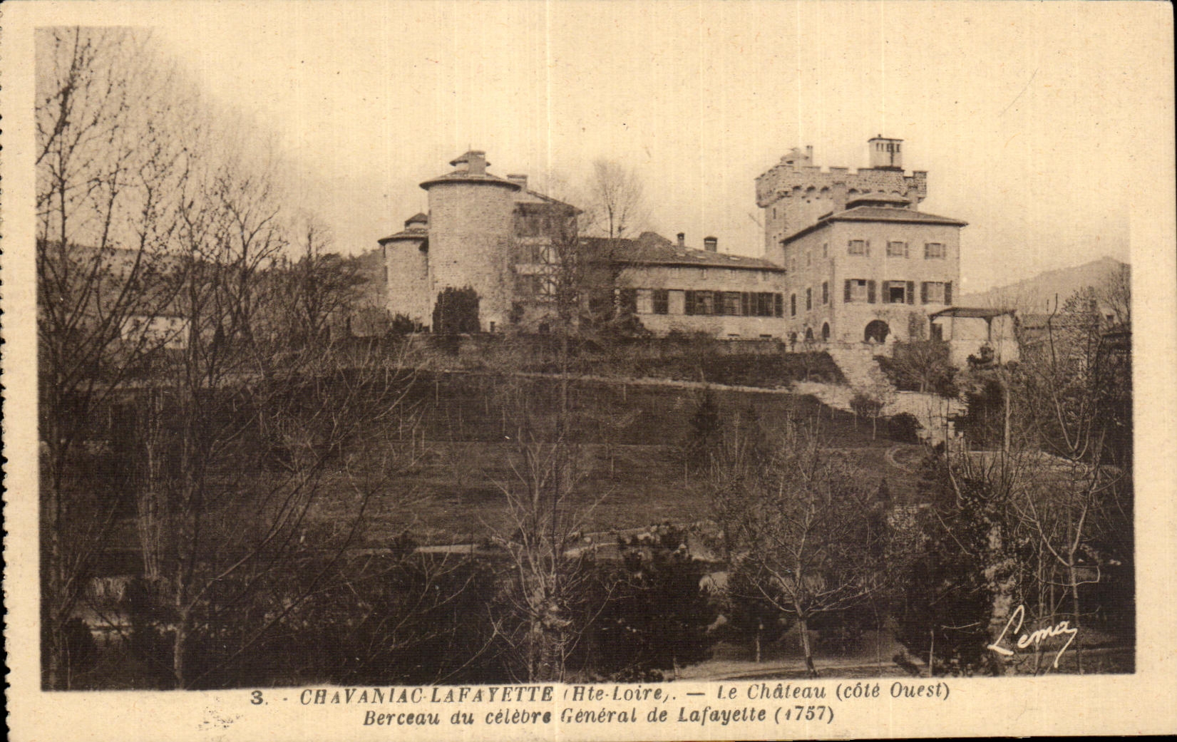 Chavaniac-Lafayette (Hte-Loire) — Le Château (côté Ouest), Berceau du célèbre Général de Lafayette (1787)