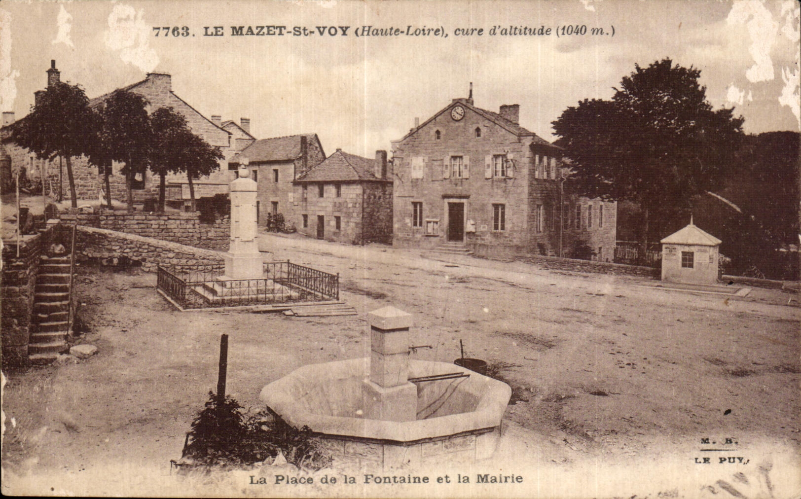 CPA Le Mazet St Voy Houte Loire cure d altitude 1040 La Place da la Fontaine et la Mairie