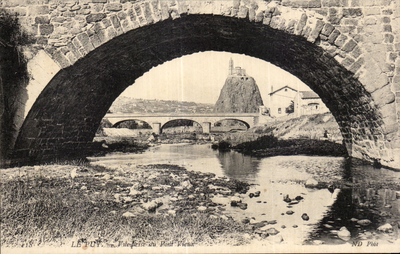 Le Puy — Vue prise du Pont Vieux — ND Phot