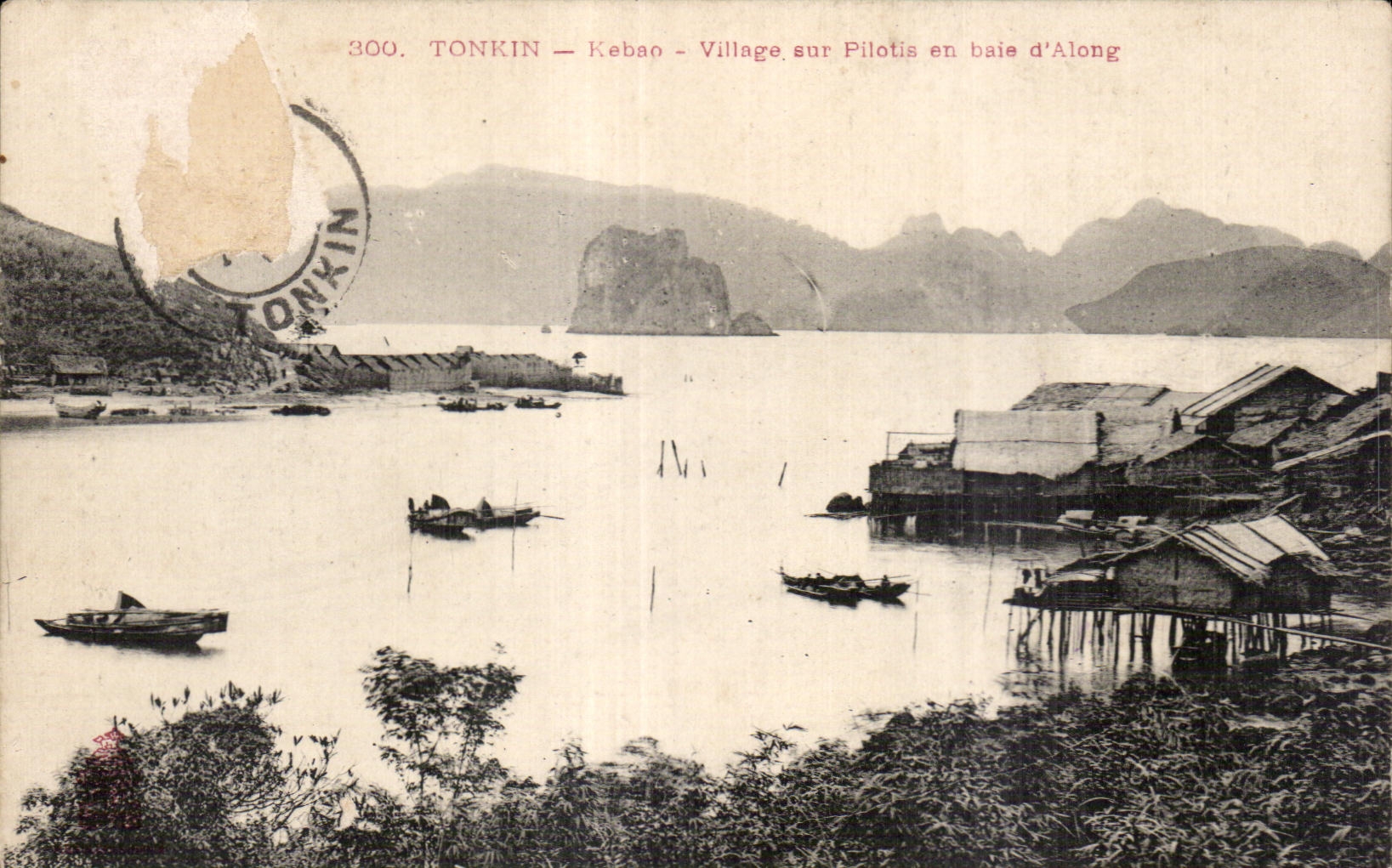 CPA Tonkin Keban Village sur pilotis en baie d Along Vietnam Indochine