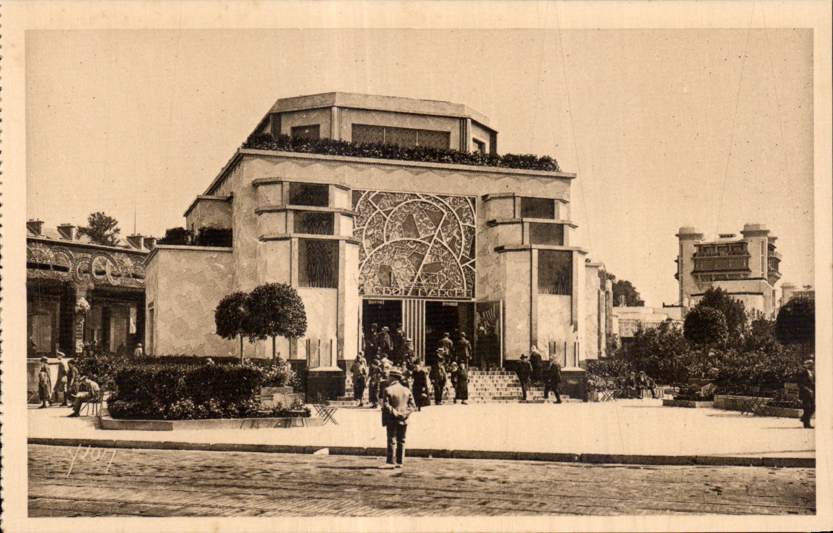 Pavillon du Bon-Marché 'Pamene' — Internationale Ausstellung für Dekorative Künste Paris 1925 — Kunstausgabe YVON