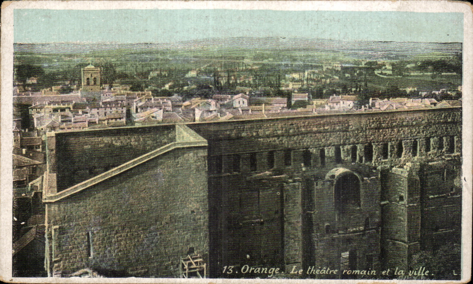 CPA Orange Le theatre romain et la ville