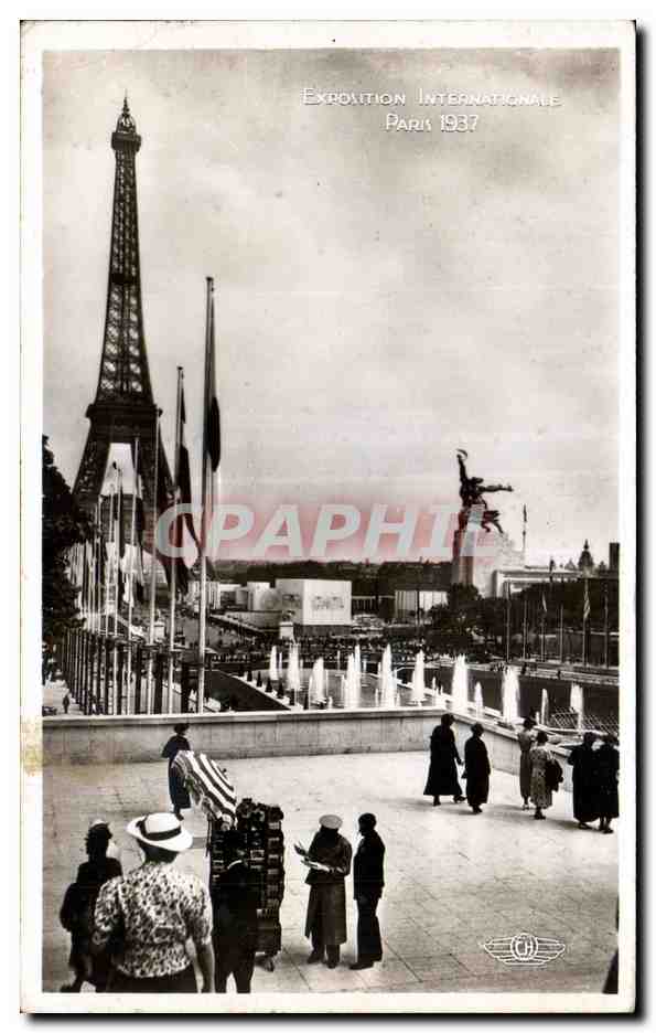 Exposition Internationale Paris 1937 — Vue de la Tour Eiffel et des fontaines — CPAPHIL