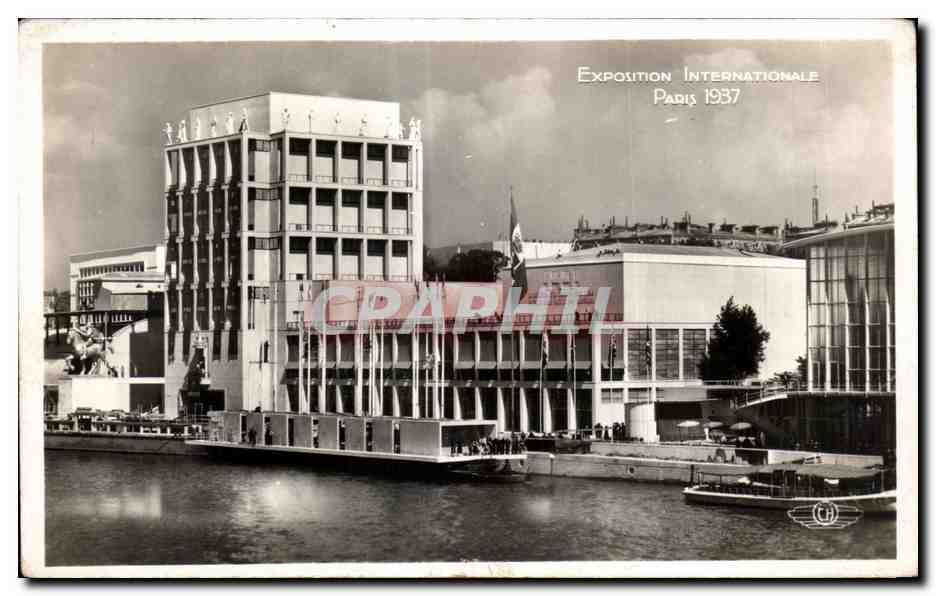 Exposition Internationale Paris 1937 — bâtiment principal et bateau sur la Seine — éditeur CH