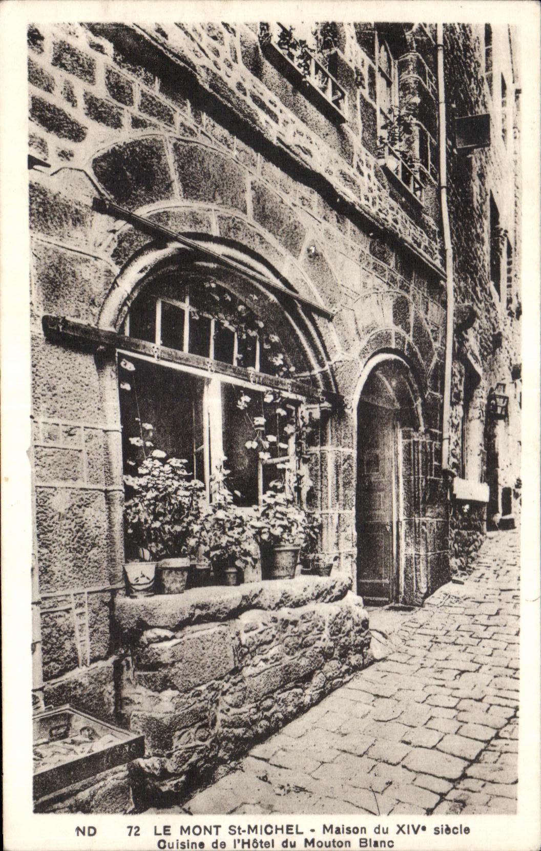 CPA Le mont st michel maison du xIv Siecle cuisine de l Hotel du mouton bianc