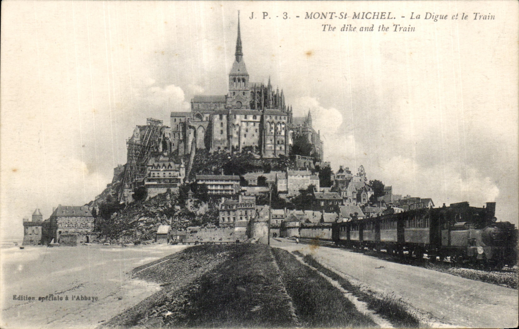 Mont-Saint-Michel — La Digue et le Train — Édition spéciale à l'Abbaye