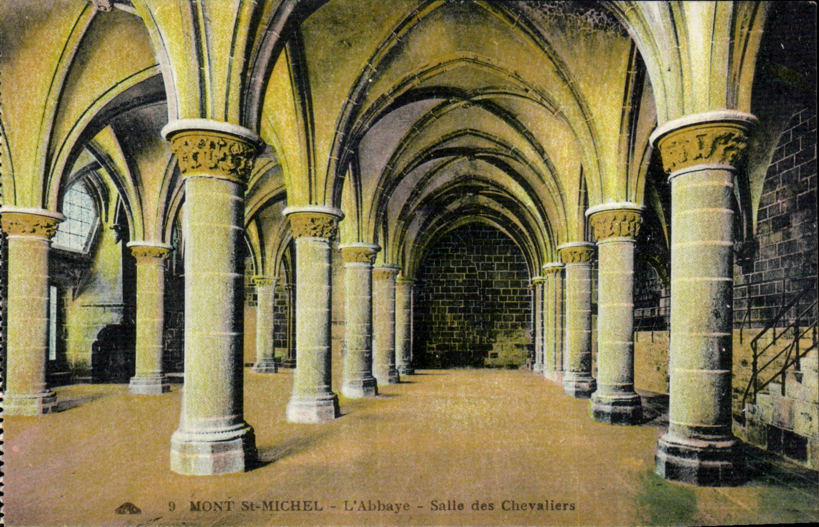 CPA Mont st michel L abbaye salle des chevallers
