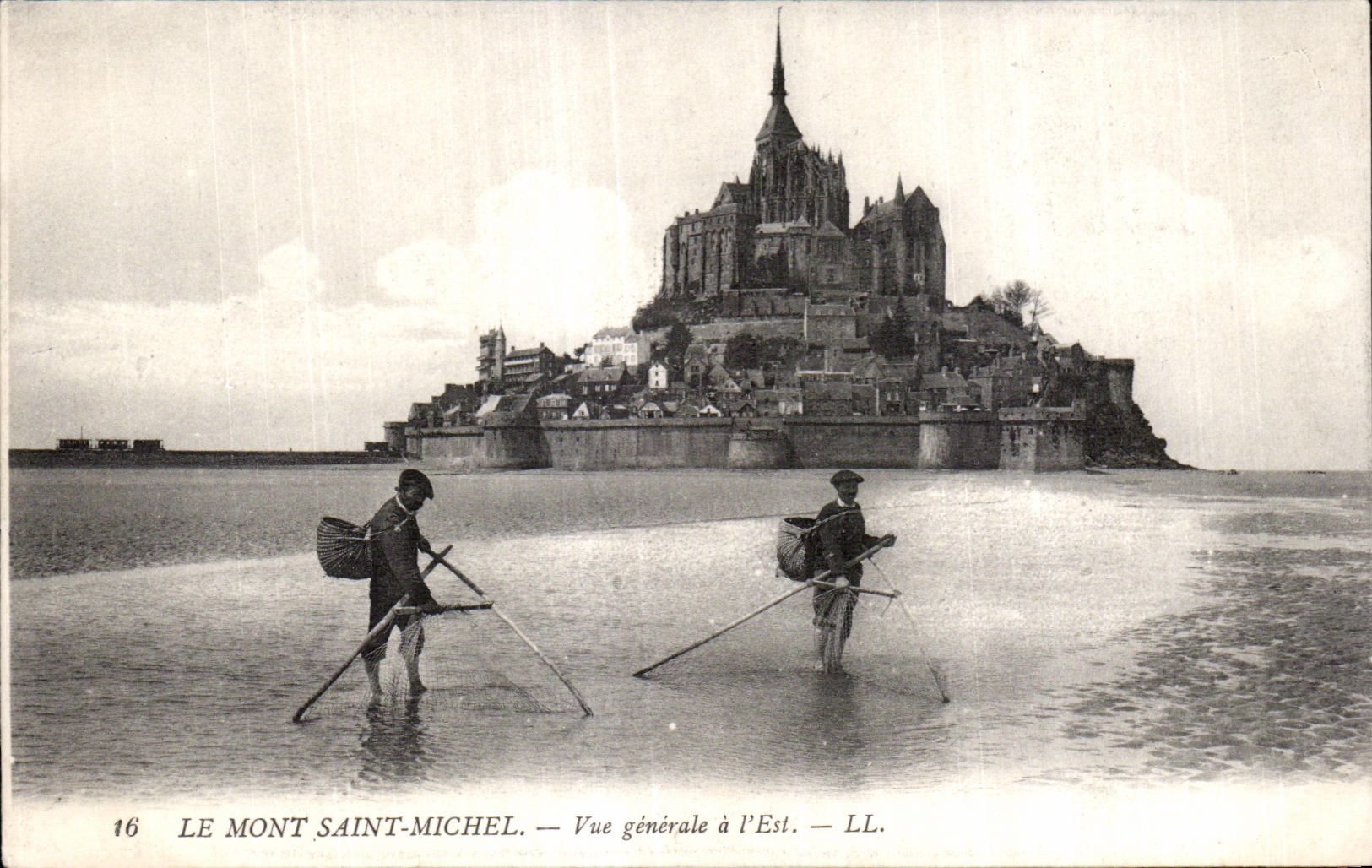 Le Mont Saint-Michel — Vue générale à l'Est — LL. — N° 16