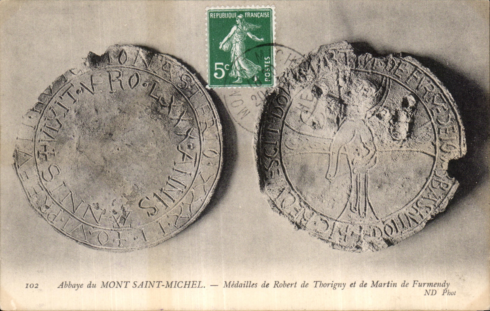 CPA Abbaye du mont saint michel medailles de robert de thorigny et de martin de furmendy