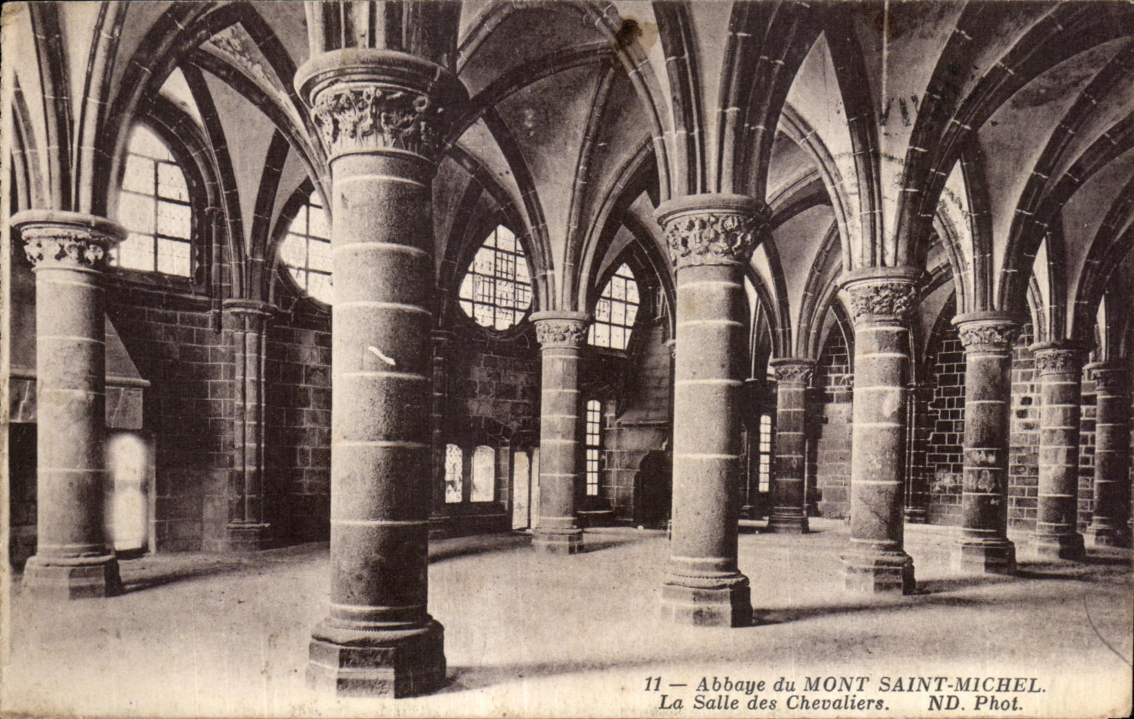 Abbaye du Mont Saint-Michel — La Salle des Chevaliers — ND. Phot.