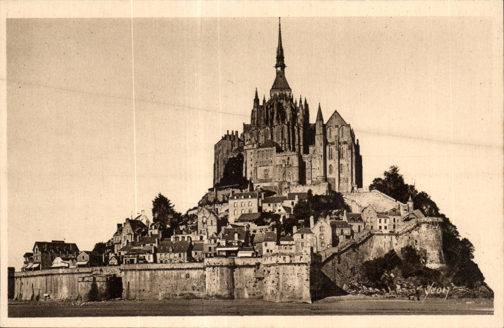 Le Mont-Saint-Michel — Vue générale, côté Nord-Est — Les Éditions d'Art Yvon, Paris