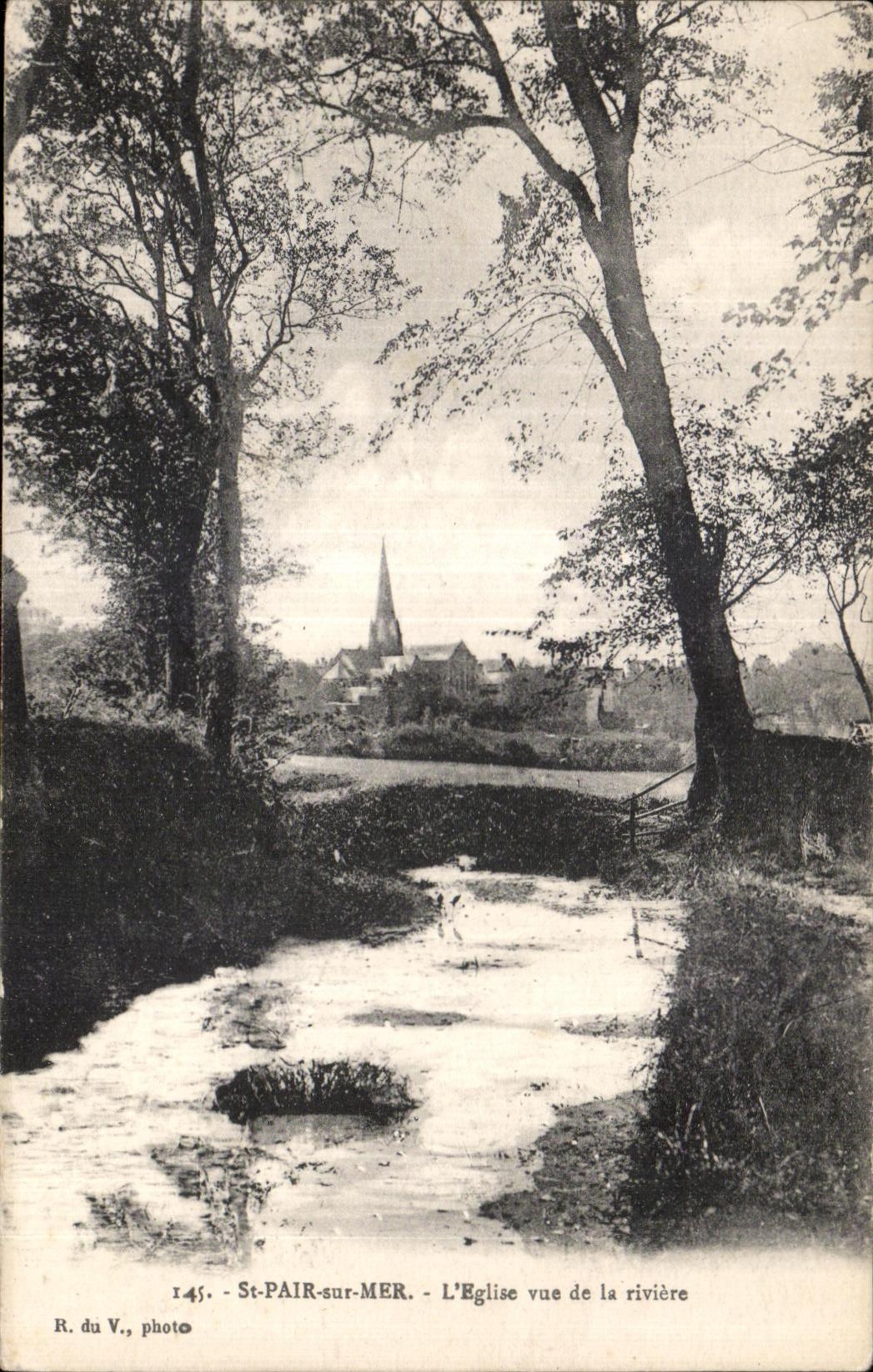 St-PAIR-sur-MER - L'Église vue de la rivière — R. du V., photo n°145