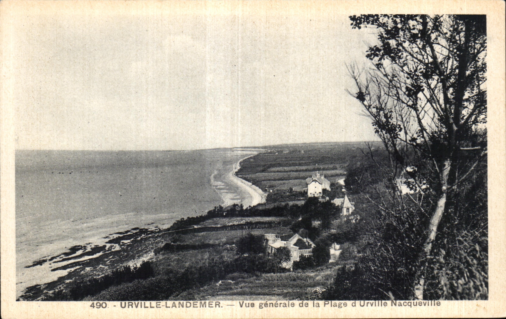 CPA Urville landemer vue generale de la plage d urville nacqueville