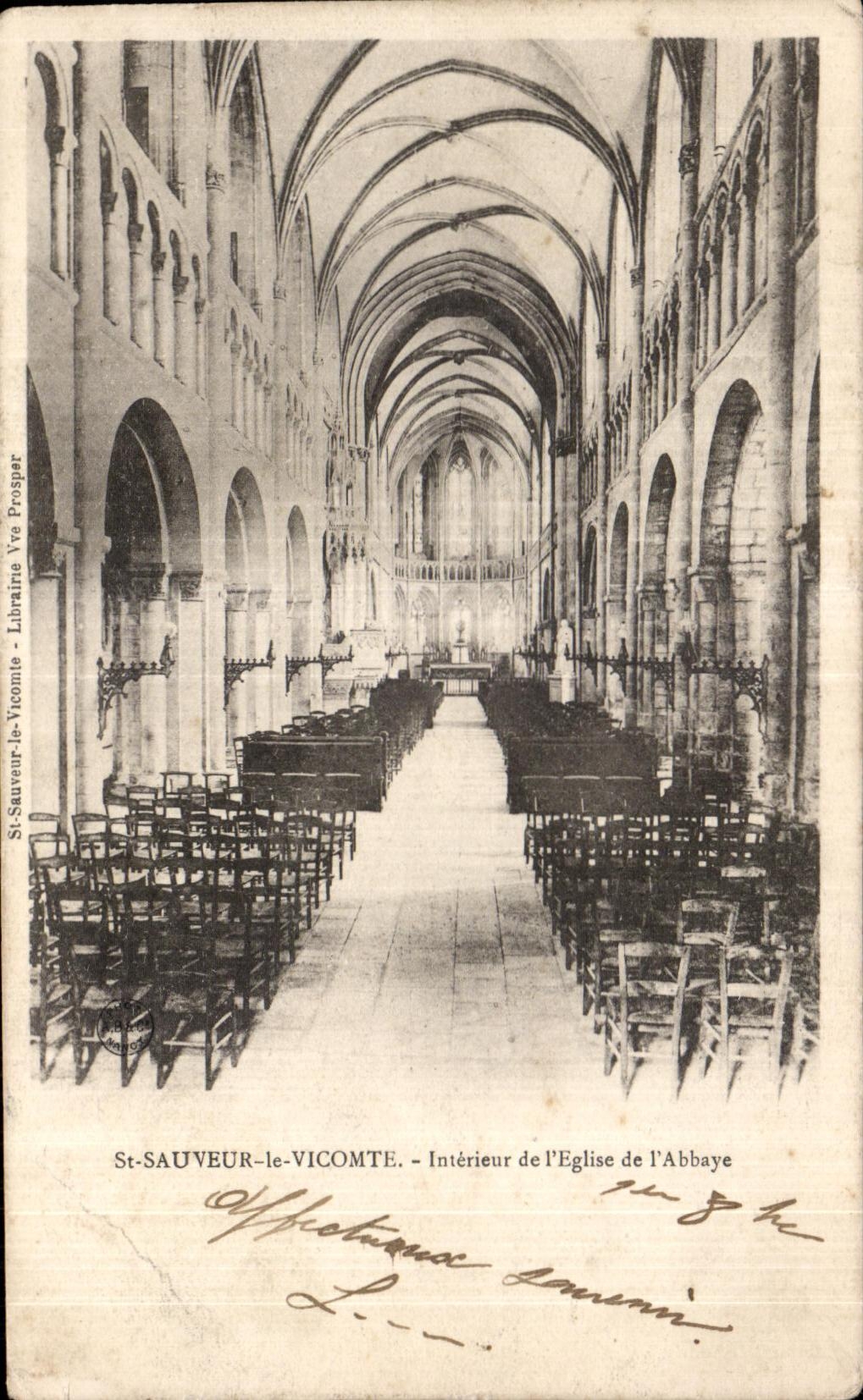 CPA St Sauveur le Vicomte Interieur de l Eglise de l Abbaye
