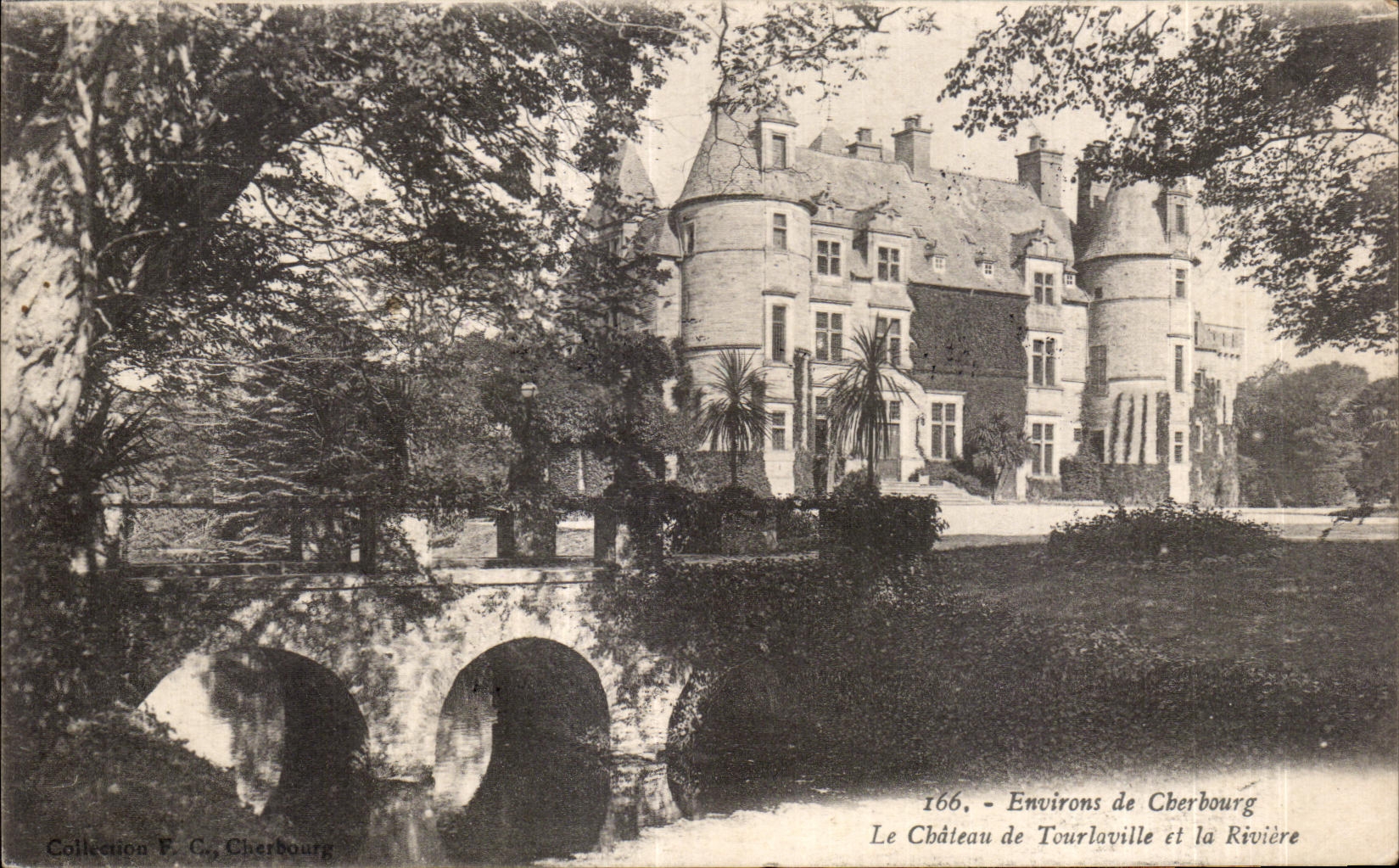 CPA Environs de Cherbourg Le Chateau de Tourlaville et la Riviere