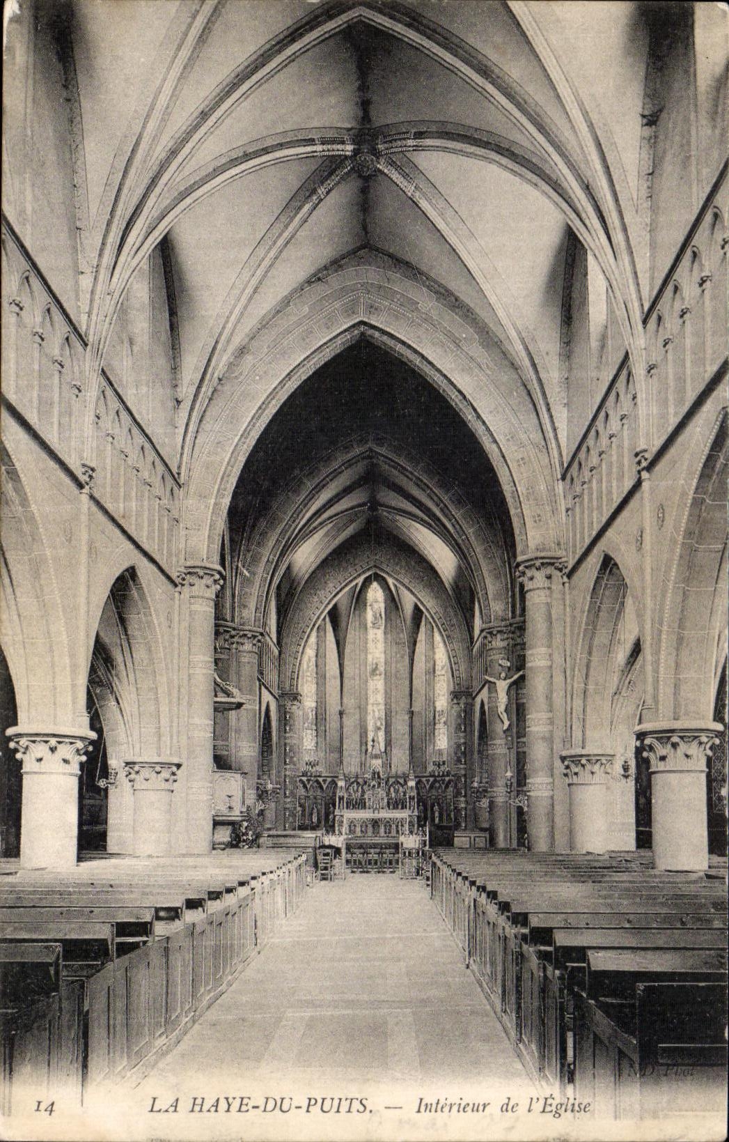 CPA La Haye du Puits Interieur de l Eglise