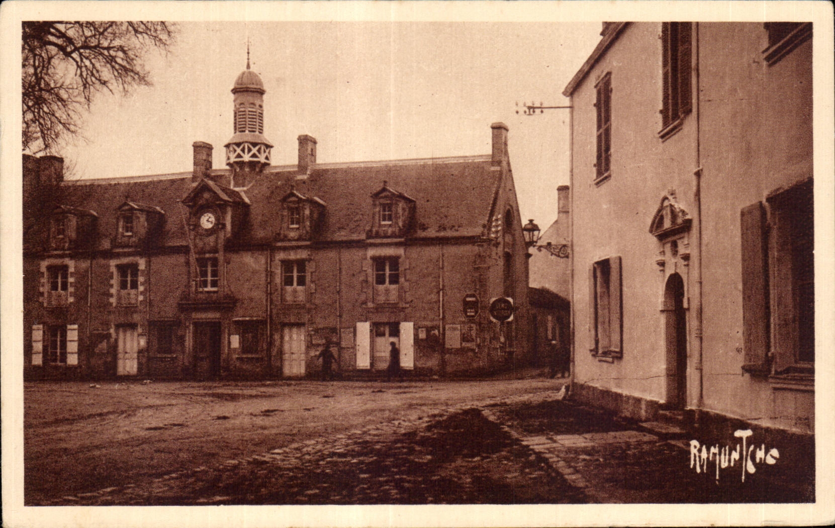 Noirmoutier - L'Hôtel de Ville et Noizillac — Ramuntcho