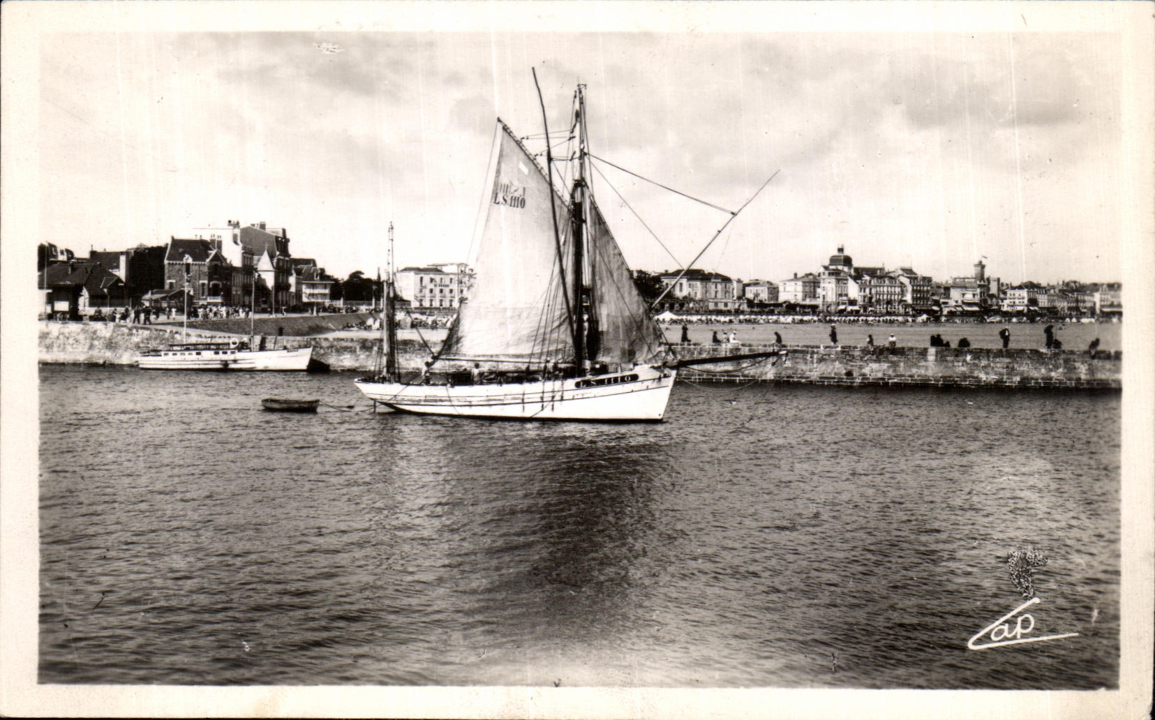 Les Sables d'Olonne — L'entrée du Port — C.A.P.