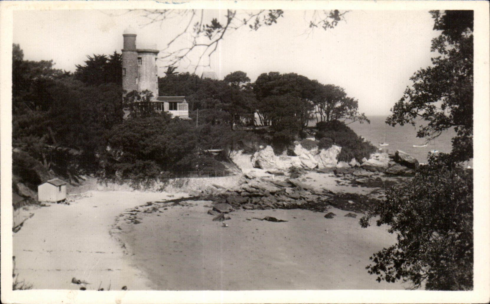 CPA L Ile De Noirmoutier Plage de I Anse Rouge et la Tour Plantier
