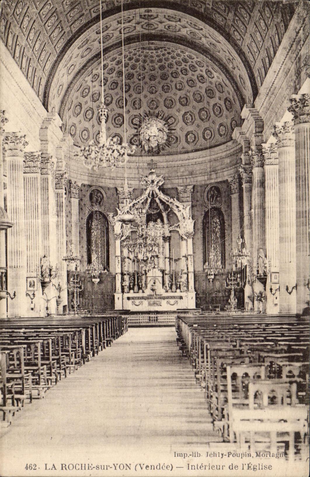 CPA La Roche sur Yon (Vendee) Interieur de I Eglise