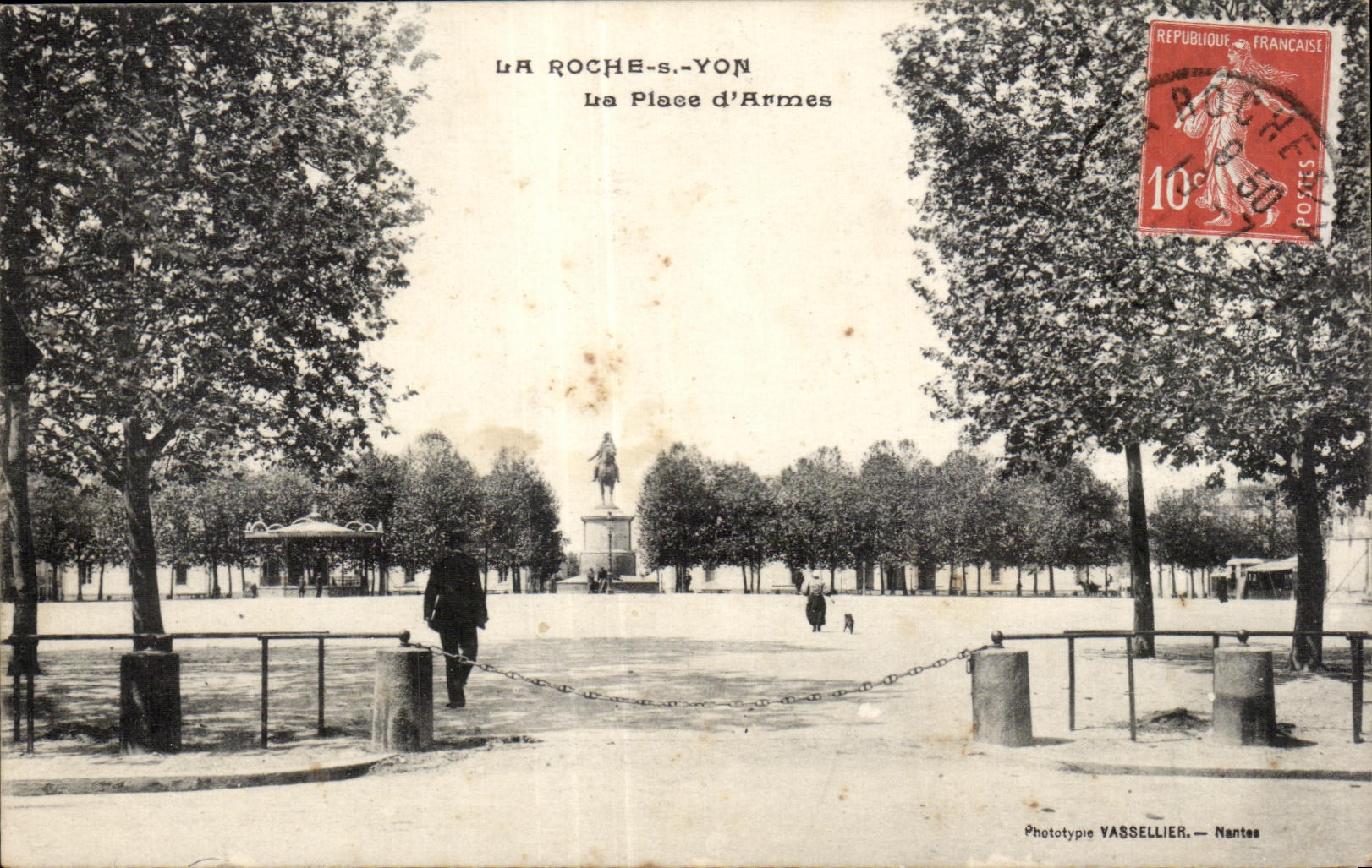 La Roche-sur-Yon — La Place d'Armes — Phototype VASSELLIER, Nantes