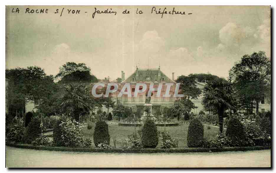 CPA La Roche Sur Yon jardin de la Prefecture