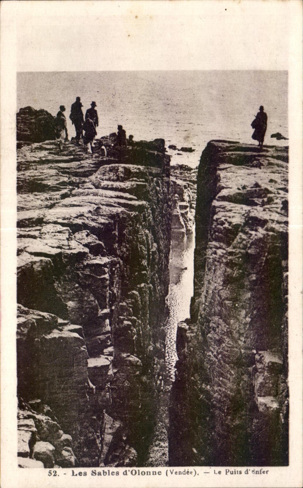 Les Sables d'Olonne (Vendée) — Le Puits d'Enfer — phototypie J. Roupin, Mortagne