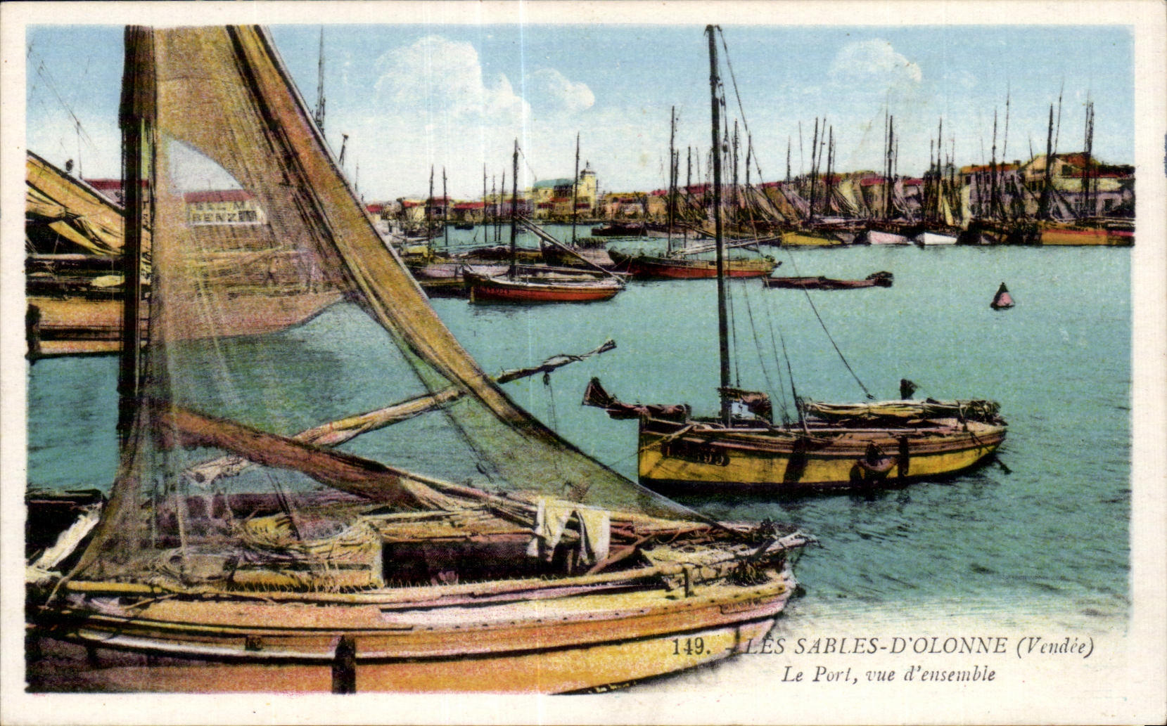 CPA Les Sables D olonne Le port vue d Ensemble Bateaux
