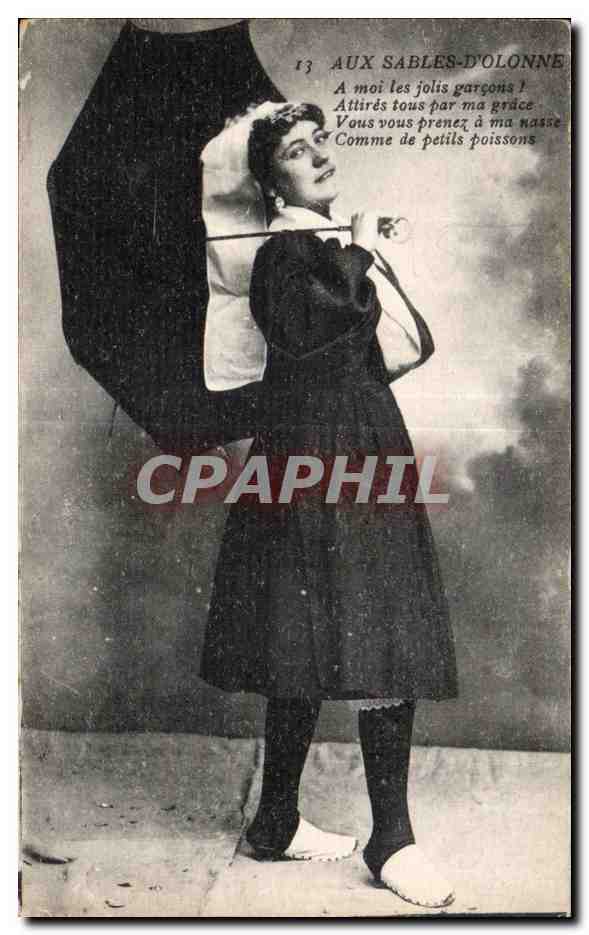 Frau in schwarzer Robe und Hut — mit Regenschirm — Les Sables-d'Olonne — Verleger Drucker in Nantes
