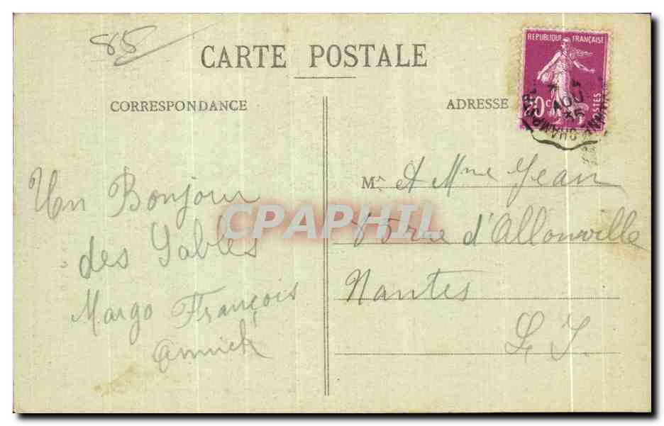 CPA Les Sables D olonne jeux innocents t as une drole de guenle Folklore Costume — Verso