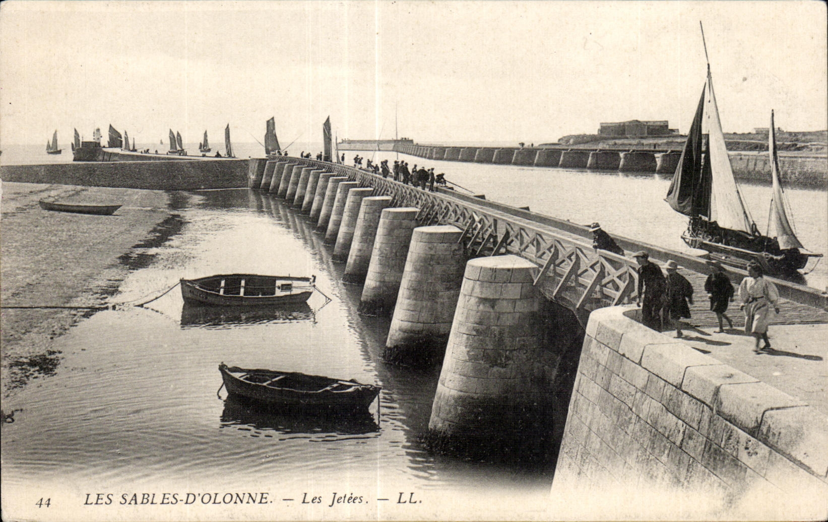 Les Sables-d'Olonne — Les Jetées — LL.
