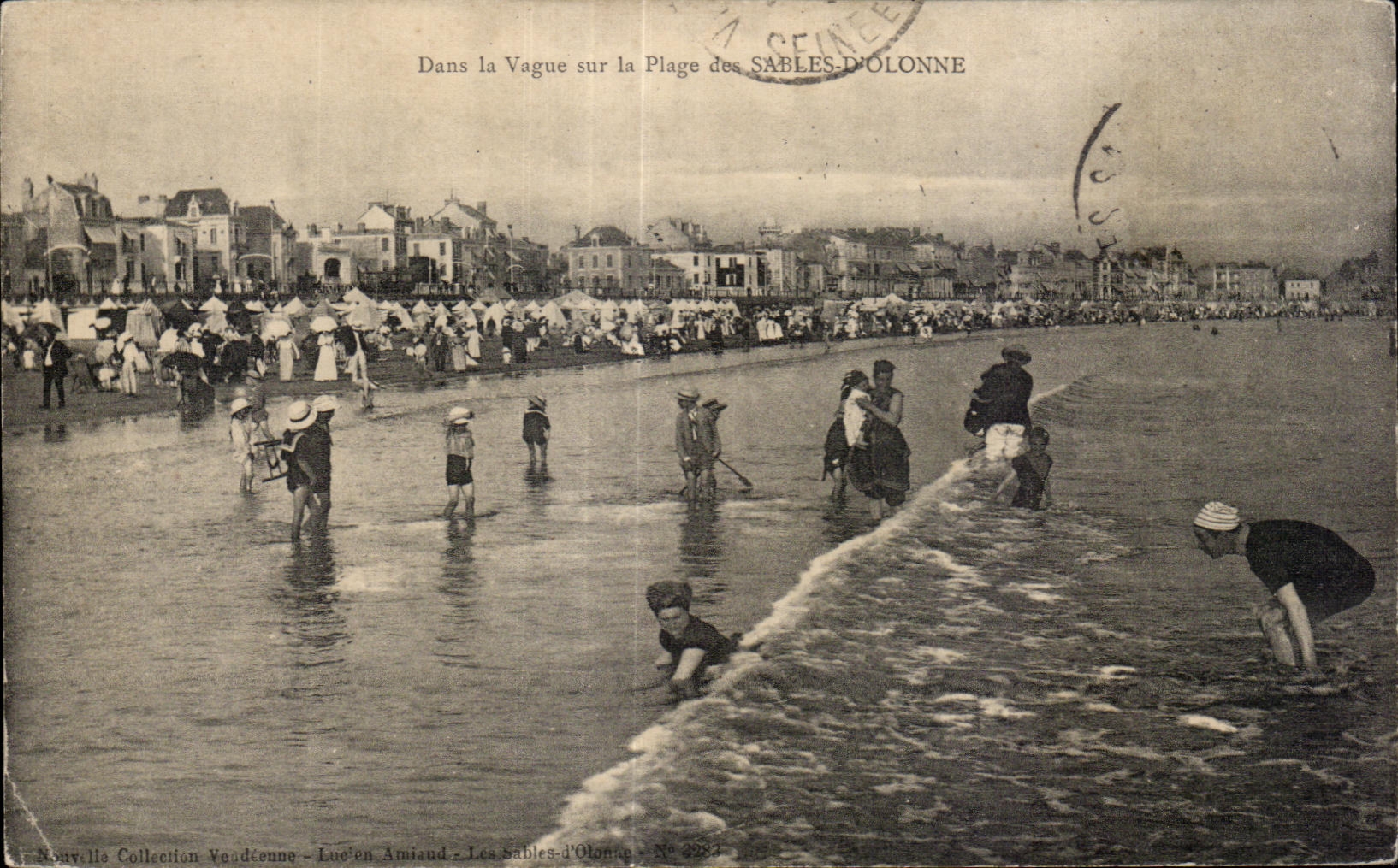 Baignade à la plage des Sables-d'Olonne — Lucien Amiand — N° 2383