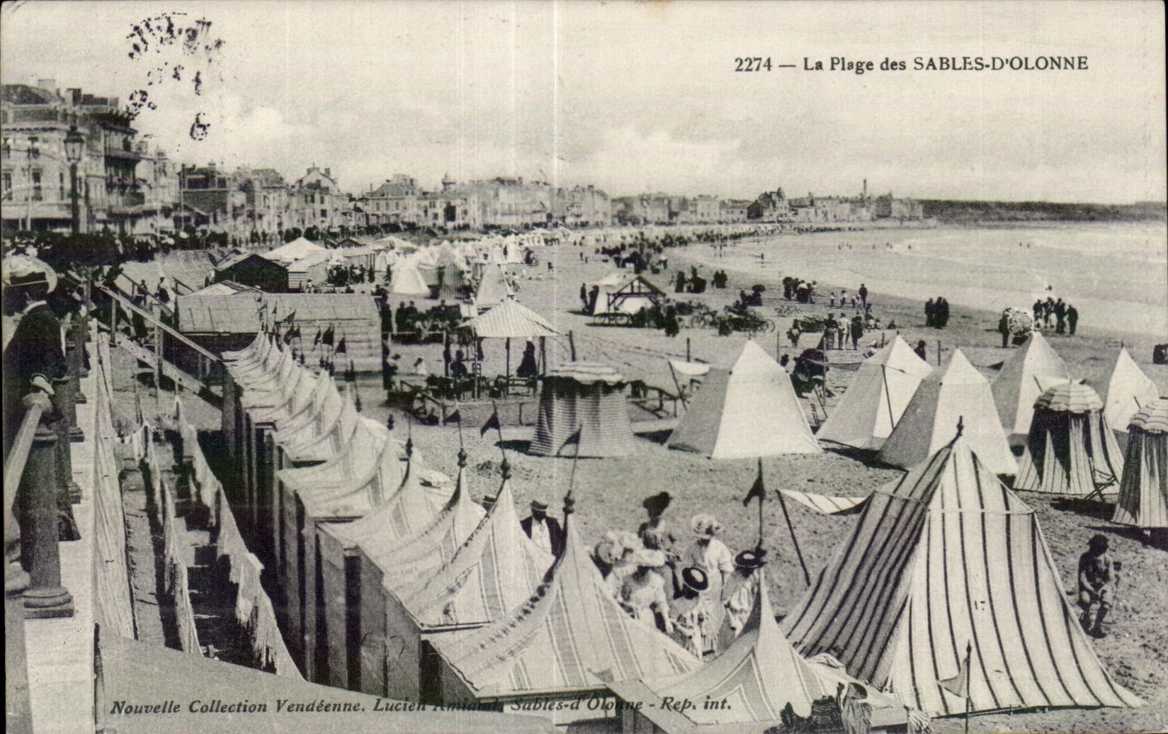 La Plage des SABLES-D'OLONNE — vue de la plage avec tentes — Lucien Amiand, Sables-d'Olonne, n° 2274