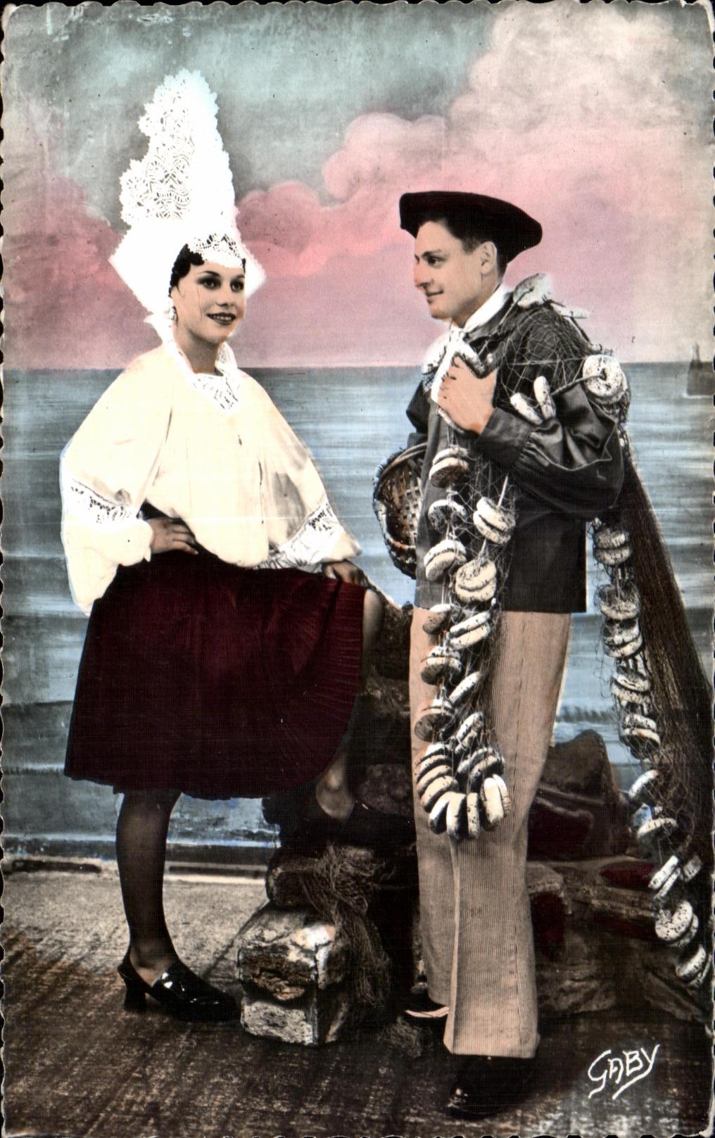 CPSM Les Sables d Olonne Pecheur Sablaise Costume Folklore